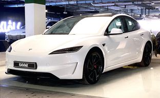 Tesla • Model 3