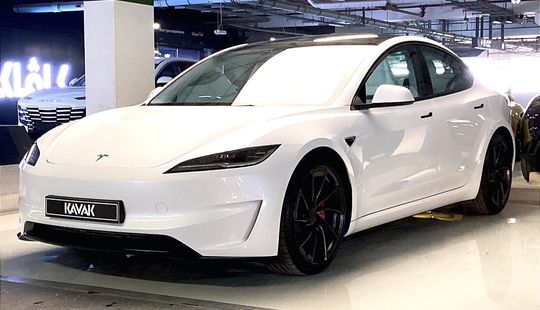 Tesla • Model 3