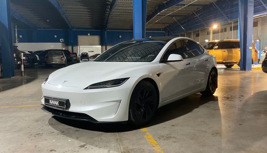 Tesla • Model 3