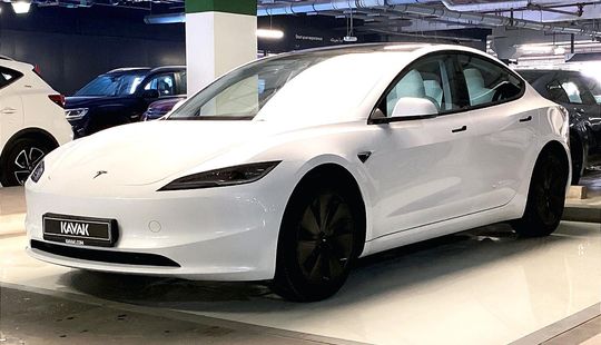 Tesla • Model 3