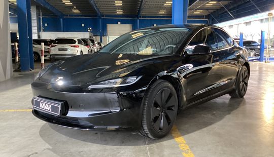 Tesla • Model 3