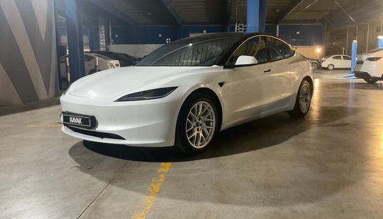Tesla • Model 3