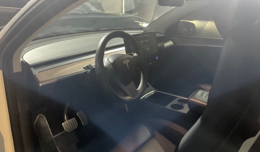 Tesla Model Y BEV PERFORMANCE QUICKSILVER BW INT 21 Suv 2024