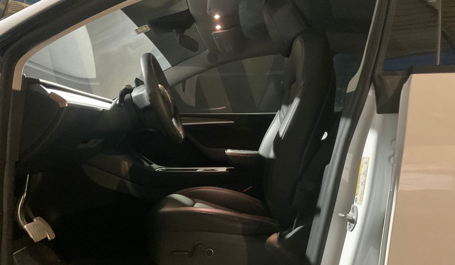 Tesla Model Y BEV PERFORMANCE QUICKSILVER BW INT 21 Suv 2024