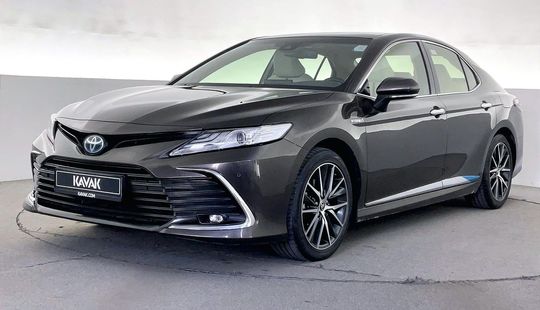 Toyota • Camry