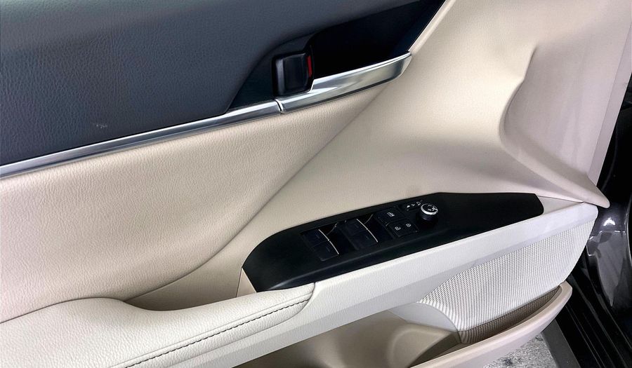 Toyota Camry 2.5 LIMITED HYBRID E-CVT Sedan 2024