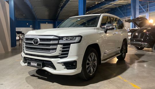 Toyota • Land Cruiser