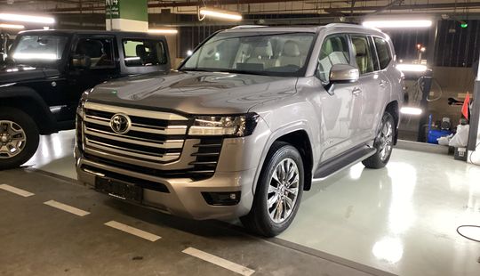 Toyota • Land Cruiser