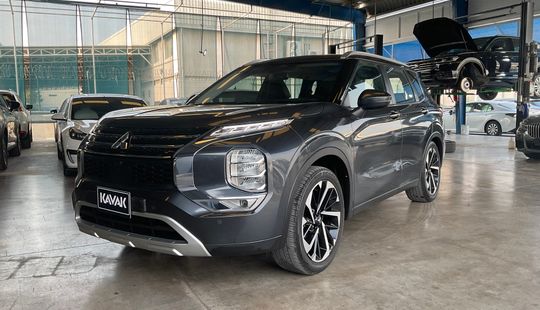 Mitsubishi • Outlander
