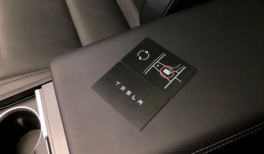 Tesla Model 3 LONG RANGE DUAL MOTOR Sedan 2025