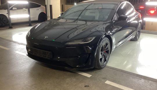 Tesla • Model 3