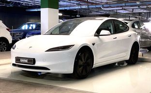 Tesla • Model 3