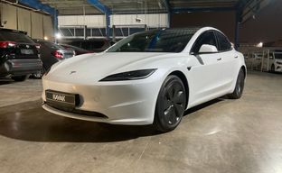 Tesla • Model 3