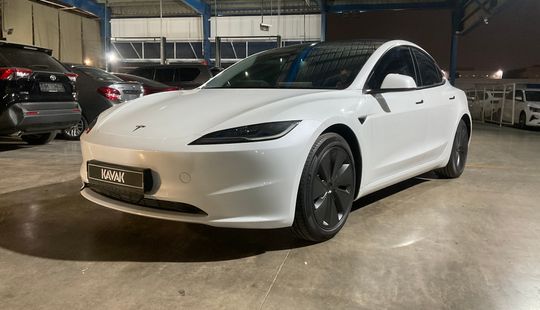 Tesla • Model 3