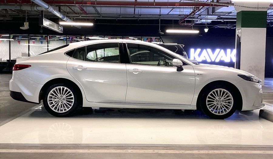 Toyota Camry XLE Sedan 2025