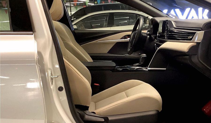 Toyota Camry XLE Sedan 2025