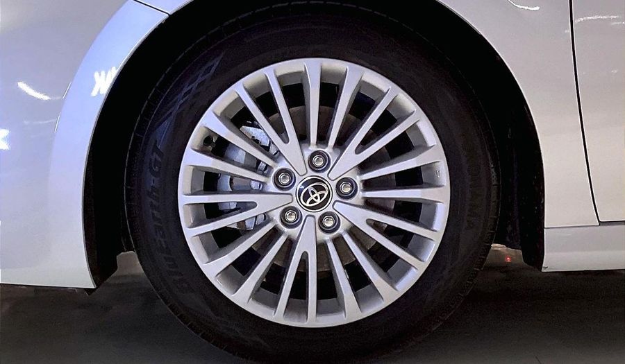 Toyota Camry XLE Sedan 2025