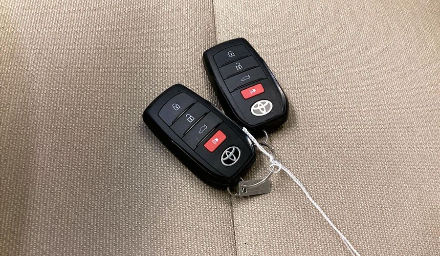 Toyota Camry XLE Sedan 2025