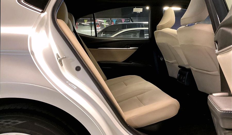 Toyota Camry XLE Sedan 2025