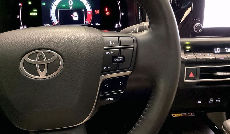 Toyota Camry XLE Sedan 2025