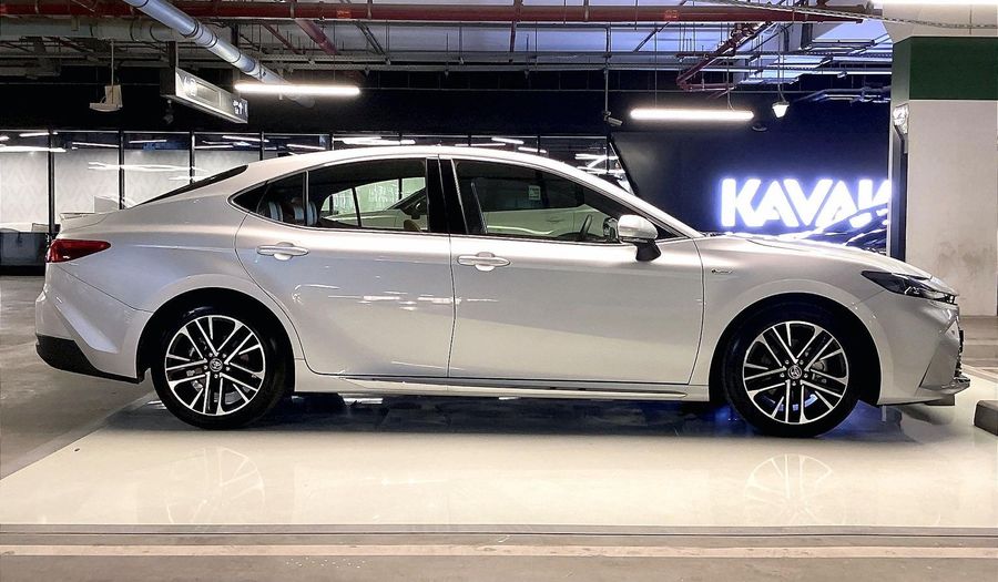 Toyota Camry LIMITED Sedan 2025