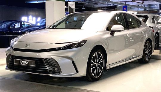 Toyota • Camry
