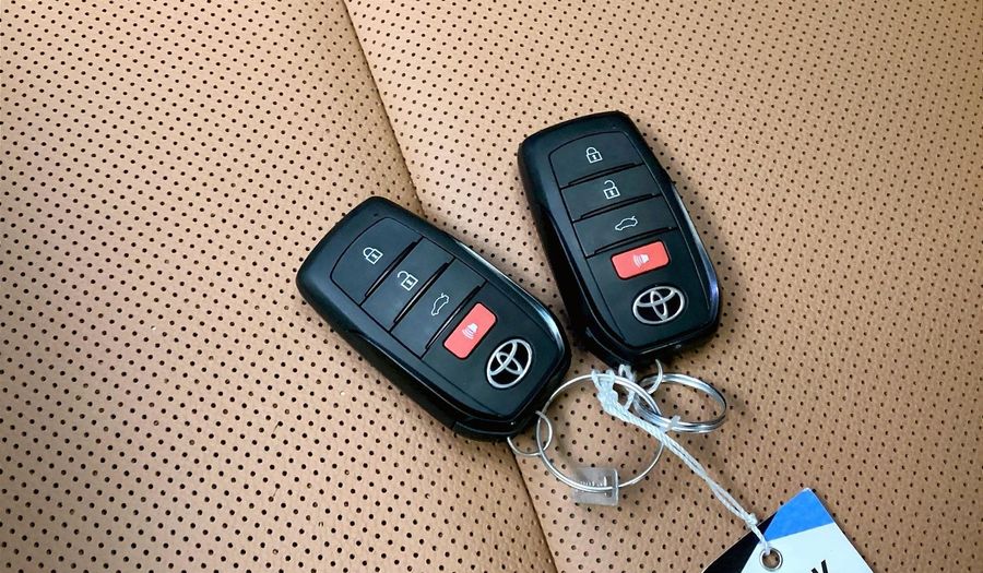 Toyota Camry LIMITED Sedan 2025