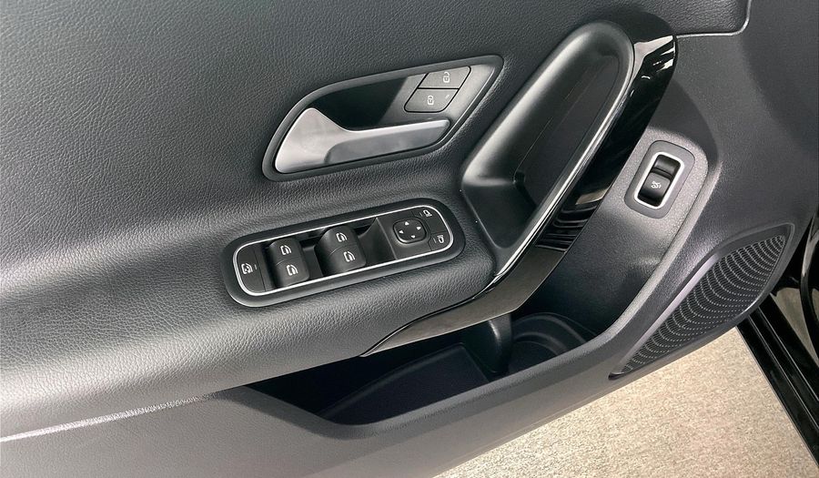 Mercedes Benz A 200 STANDARD Sedan 2020