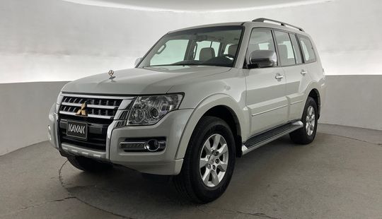 Mitsubishi • Pajero