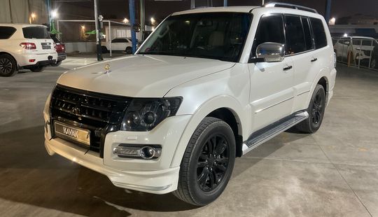 Mitsubishi • Pajero