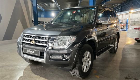 Mitsubishi • Pajero