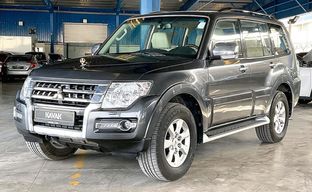 Mitsubishi • Pajero