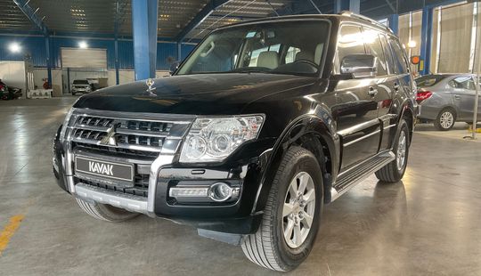 Mitsubishi • Pajero