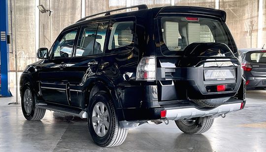 Mitsubishi • Pajero