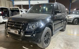 Mitsubishi • Pajero