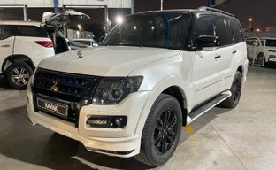 Mitsubishi • Pajero