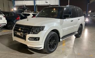 Mitsubishi • Pajero