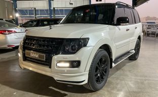 Mitsubishi • Pajero
