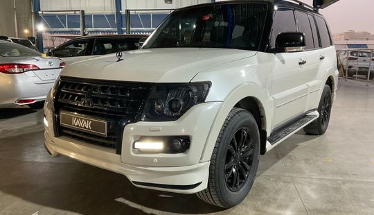 Mitsubishi • Pajero