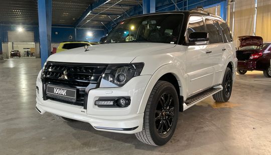 Mitsubishi • Pajero
