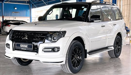 Mitsubishi • Pajero