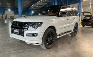 Mitsubishi • Pajero