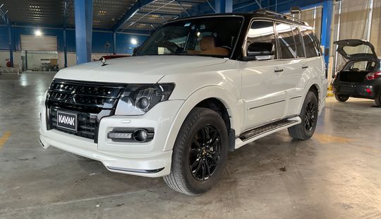 Mitsubishi • Pajero