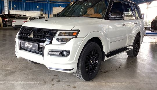 Mitsubishi • Pajero