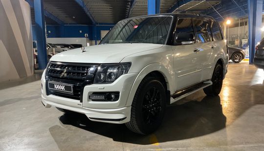 Mitsubishi • Pajero
