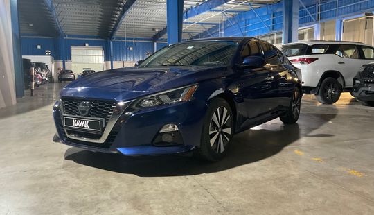 Nissan • Altima
