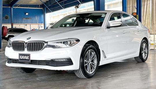 BMW • 520i
