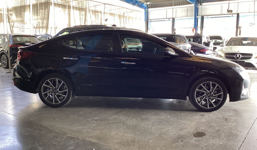 Hyundai Elantra COMFORT Sedan 2020