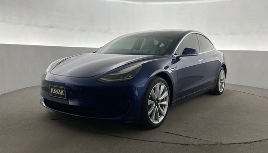 Tesla • Model 3
