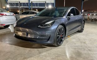 Tesla • Model 3